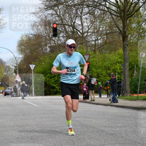 12.04.2026 - 45. Internationalen Wilhelmsburger Insellauf J. Mangold http://msf.ph/oto/9508474 12.04.2026 12:53:19 Ziel 4183, 3749, 3160, 5628, 5447, 5464, 5358, 3293, 4317, 5227, 3294, 3520, 5143, 5754, 4592, 4455, 4037, 5784, 5785, 4658 meine-sportfotos.de