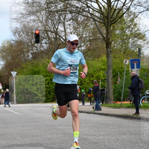 12.04.2026 - 45. Internationalen Wilhelmsburger Insellauf J. Mangold http://msf.ph/oto/9508477 12.04.2026 12:53:20 Ziel 4183, 3749, 3160, 5628, 5447, 5464, 5358, 3293, 4317, 5227, 3294, 3520, 5143, 5143, 5754, 4592, 4455, 4037, 5784, 5785, 4658 meine-sportfotos.de