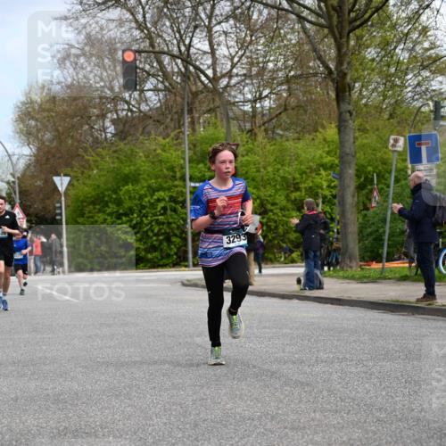 12.04.2026 - 45. Internationalen Wilhelmsburger Insellauf J. Mangold http://msf.ph/oto/9508488 12.04.2026 12:53:33 Ziel 5358, 3293, 4317, 5227, 3294, 3520, 5143, 5754, 5754, 4592, 4455, 4037, 5784, 5785, 4658, 5787, 3254, 5788, 3000, 4823 meine-sportfotos.de