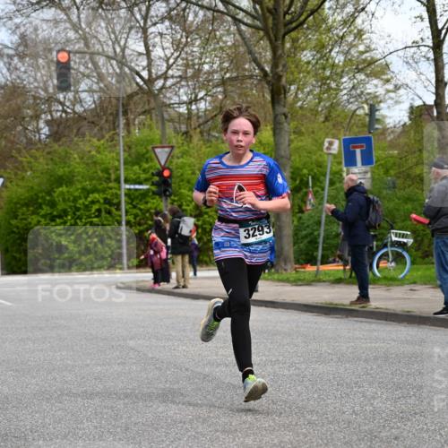 12.04.2026 - 45. Internationalen Wilhelmsburger Insellauf J. Mangold http://msf.ph/oto/9508494 12.04.2026 12:53:34 Ziel 3293, 4317, 5227, 3294, 3520, 5143, 5754, 4592, 4592, 4455, 4037, 5784, 5785, 4658, 5787, 5787, 3254, 5788, 3000, 4823 meine-sportfotos.de