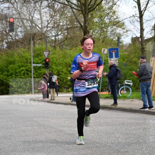 12.04.2026 - 45. Internationalen Wilhelmsburger Insellauf J. Mangold http://msf.ph/oto/9508496 12.04.2026 12:53:34 Ziel 3293, 4317, 5227, 3294, 3520, 5143, 5754, 4592, 4592, 4455, 4037, 5784, 5785, 4658, 5787, 5787, 3254, 5788, 3000, 4823 meine-sportfotos.de