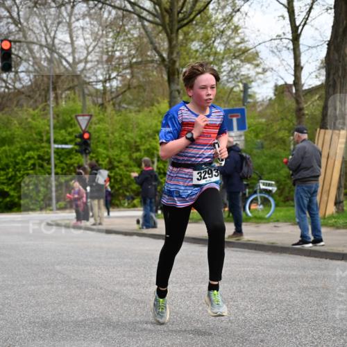 12.04.2026 - 45. Internationalen Wilhelmsburger Insellauf J. Mangold http://msf.ph/oto/9508497 12.04.2026 12:53:34 Ziel 3293, 4317, 5227, 3294, 3520, 5143, 5754, 4592, 4592, 4455, 4037, 5784, 5785, 4658, 5787, 5787, 3254, 5788, 3000, 4823 meine-sportfotos.de