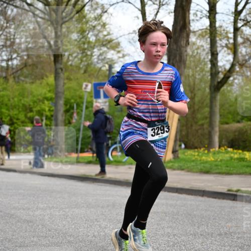 12.04.2026 - 45. Internationalen Wilhelmsburger Insellauf J. Mangold http://msf.ph/oto/9508501 12.04.2026 12:53:34 Ziel 3293, 4317, 5227, 3294, 3520, 5143, 5754, 4592, 4592, 4455, 4037, 5784, 5785, 4658, 5787, 5787, 3254, 5788, 3000, 4823 meine-sportfotos.de