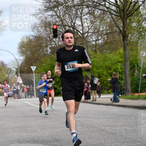 12.04.2026 - 45. Internationalen Wilhelmsburger Insellauf J. Mangold http://msf.ph/oto/9508519 12.04.2026 12:53:37 Ziel 3293, 4317, 5227, 3294, 3520, 5143, 5754, 4592, 4455, 4037, 4455, 4037, 5784, 5785, 4658, 5787, 3254, 5788, 5788, 3000, 4823, 5743 meine-sportfotos.de