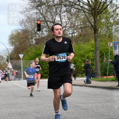 12.04.2026 - 45. Internationalen Wilhelmsburger Insellauf J. Mangold http://msf.ph/oto/9508521 12.04.2026 12:53:37 Ziel 3293, 4317, 5227, 3294, 3520, 5143, 5754, 4592, 4455, 4037, 4455, 4037, 5784, 5785, 4658, 5787, 3254, 5788, 5788, 3000, 4823, 5743 meine-sportfotos.de