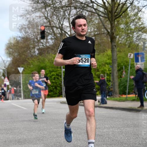 12.04.2026 - 45. Internationalen Wilhelmsburger Insellauf J. Mangold http://msf.ph/oto/9508523 12.04.2026 12:53:37 Ziel 3293, 4317, 5227, 3294, 3520, 5143, 5754, 4592, 4455, 4037, 4455, 4037, 5784, 5785, 4658, 5787, 3254, 5788, 5788, 3000, 4823, 5743 meine-sportfotos.de