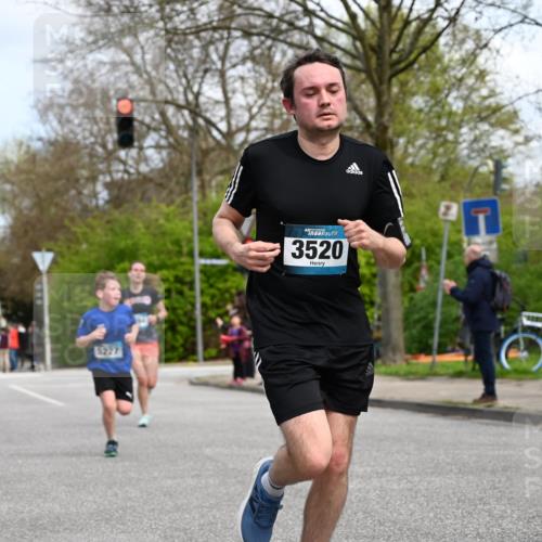 12.04.2026 - 45. Internationalen Wilhelmsburger Insellauf J. Mangold http://msf.ph/oto/9508525 12.04.2026 12:53:37 Ziel 3293, 4317, 5227, 3294, 3520, 5143, 5754, 4592, 4455, 4037, 4455, 4037, 5784, 5785, 4658, 5787, 3254, 5788, 5788, 3000, 4823, 5743 meine-sportfotos.de