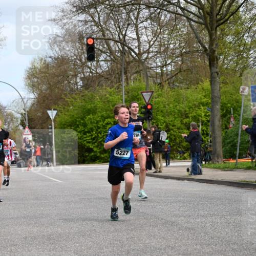 12.04.2026 - 45. Internationalen Wilhelmsburger Insellauf J. Mangold http://msf.ph/oto/9508528 12.04.2026 12:53:38 Ziel 3293, 4317, 5227, 3294, 3520, 5143, 5754, 4592, 4455, 4037, 5784, 5784, 5785, 4658, 5787, 3254, 5788, 3000, 4823, 5743 meine-sportfotos.de