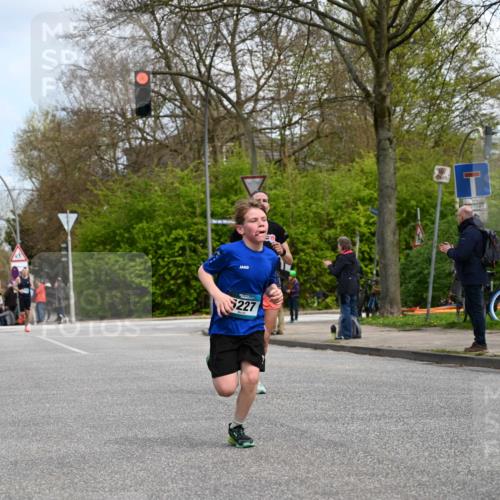 12.04.2026 - 45. Internationalen Wilhelmsburger Insellauf J. Mangold http://msf.ph/oto/9508531 12.04.2026 12:53:38 Ziel 3293, 4317, 5227, 3294, 3520, 5143, 5754, 4592, 4455, 4037, 5784, 5784, 5785, 4658, 5787, 3254, 5788, 3000, 4823, 5743 meine-sportfotos.de