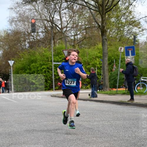 12.04.2026 - 45. Internationalen Wilhelmsburger Insellauf J. Mangold http://msf.ph/oto/9508533 12.04.2026 12:53:38 Ziel 3293, 4317, 5227, 3294, 3520, 5143, 5754, 4592, 4455, 4037, 5784, 5784, 5785, 4658, 5787, 3254, 5788, 3000, 4823, 5743 meine-sportfotos.de