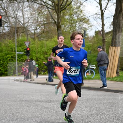 12.04.2026 - 45. Internationalen Wilhelmsburger Insellauf J. Mangold http://msf.ph/oto/9508540 12.04.2026 12:53:39 Ziel 3293, 4317, 5227, 3294, 3520, 5143, 5754, 4592, 4455, 4037, 5784, 5785, 5785, 4658, 5787, 3254, 5788, 3000, 4823, 5743 meine-sportfotos.de