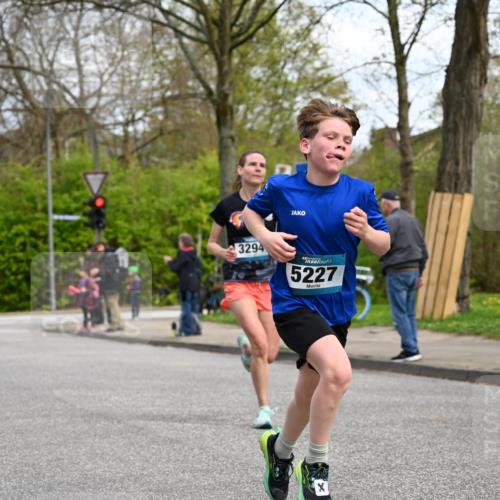 12.04.2026 - 45. Internationalen Wilhelmsburger Insellauf J. Mangold http://msf.ph/oto/9508541 12.04.2026 12:53:39 Ziel 3293, 4317, 5227, 3294, 3520, 5143, 5754, 4592, 4455, 4037, 5784, 5785, 5785, 4658, 5787, 3254, 5788, 3000, 4823, 5743 meine-sportfotos.de