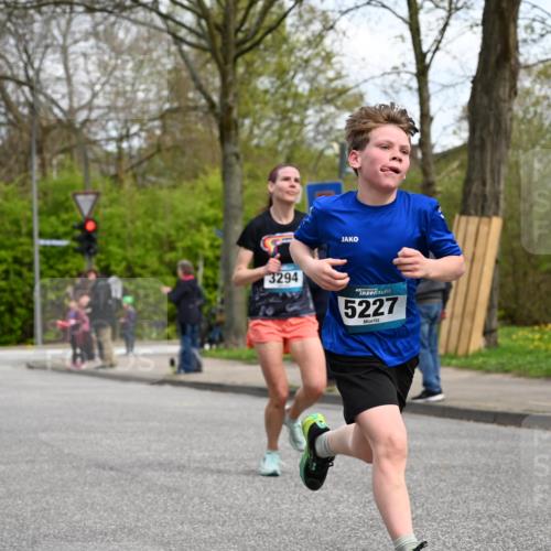 12.04.2026 - 45. Internationalen Wilhelmsburger Insellauf J. Mangold http://msf.ph/oto/9508542 12.04.2026 12:53:39 Ziel 3293, 4317, 5227, 3294, 3520, 5143, 5754, 4592, 4455, 4037, 5784, 5785, 5785, 4658, 5787, 3254, 5788, 3000, 4823, 5743 meine-sportfotos.de