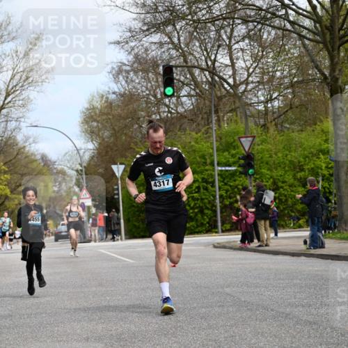 12.04.2026 - 45. Internationalen Wilhelmsburger Insellauf J. Mangold http://msf.ph/oto/9508561 12.04.2026 12:53:43 Ziel 3293, 4317, 5227, 3294, 3520, 5143, 5754, 4592, 4455, 4037, 5784, 5785, 4658, 5787, 3254, 5788, 3000, 4823, 5743, 4924 meine-sportfotos.de