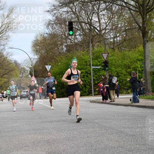 12.04.2026 - 45. Internationalen Wilhelmsburger Insellauf J. Mangold http://msf.ph/oto/9508585 12.04.2026 12:53:47 Ziel 3293, 4317, 5227, 3294, 3520, 5143, 5754, 4592, 4455, 4037, 5784, 5785, 4658, 5787, 3254, 5788, 3000, 4823, 5743, 4924, 5630, 5858, 3661, 2852, 2085 meine-sportfotos.de