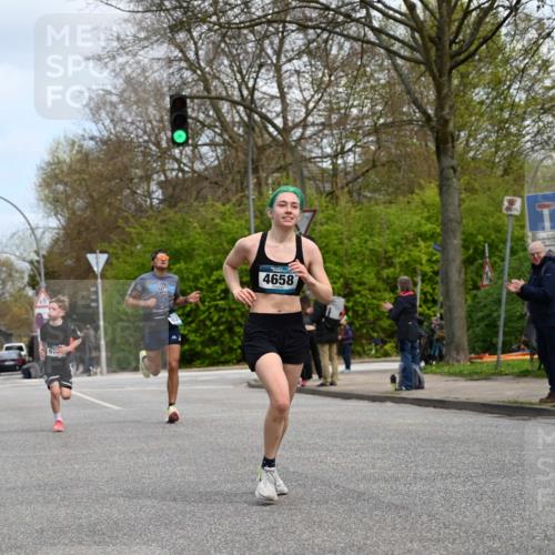 12.04.2026 - 45. Internationalen Wilhelmsburger Insellauf J. Mangold http://msf.ph/oto/9508596 12.04.2026 12:53:48 Ziel 3293, 4317, 5227, 3294, 3520, 5143, 5754, 4592, 4455, 4037, 5784, 5785, 4658, 5787, 3254, 3254, 5788, 3000, 4823, 5743, 4924, 5630, 5858, 3661, 2852, 2085 meine-sportfotos.de