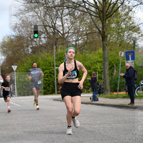 12.04.2026 - 45. Internationalen Wilhelmsburger Insellauf J. Mangold http://msf.ph/oto/9508599 12.04.2026 12:53:48 Ziel 3293, 4317, 5227, 3294, 3520, 5143, 5754, 4592, 4455, 4037, 5784, 5785, 4658, 5787, 3254, 3254, 5788, 3000, 4823, 5743, 4924, 5630, 5858, 3661, 2852, 2085 meine-sportfotos.de