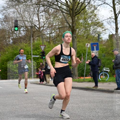 12.04.2026 - 45. Internationalen Wilhelmsburger Insellauf J. Mangold http://msf.ph/oto/9508603 12.04.2026 12:53:48 Ziel 3293, 4317, 5227, 3294, 3520, 5143, 5754, 4592, 4455, 4037, 5784, 5785, 4658, 5787, 3254, 3254, 5788, 3000, 4823, 5743, 4924, 5630, 5858, 3661, 2852, 2085 meine-sportfotos.de