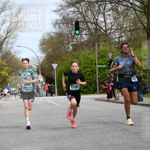 12.04.2026 - 45. Internationalen Wilhelmsburger Insellauf J. Mangold http://msf.ph/oto/9508606 12.04.2026 12:53:49 Ziel 4317, 5227, 3294, 3520, 5143, 5754, 4592, 4455, 4037, 5784, 5785, 4658, 5787, 3254, 5788, 5788, 3000, 4823, 5743, 5743, 4924, 5630, 5858, 3661, 2852, 2085 meine-sportfotos.de