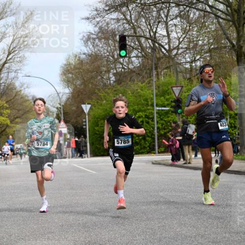12.04.2026 - 45. Internationalen Wilhelmsburger Insellauf J. Mangold http://msf.ph/oto/9508607 12.04.2026 12:53:49 Ziel 4317, 5227, 3294, 3520, 5143, 5754, 4592, 4455, 4037, 5784, 5785, 4658, 5787, 3254, 5788, 5788, 3000, 4823, 5743, 5743, 4924, 5630, 5858, 3661, 2852, 2085 meine-sportfotos.de