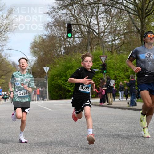 12.04.2026 - 45. Internationalen Wilhelmsburger Insellauf J. Mangold http://msf.ph/oto/9508611 12.04.2026 12:53:50 Ziel 4317, 5227, 3294, 3520, 5143, 5754, 4592, 4455, 4037, 5784, 5785, 4658, 5787, 3254, 5788, 3000, 4823, 5743, 4924, 5630, 5858, 3661, 2852, 2085 meine-sportfotos.de