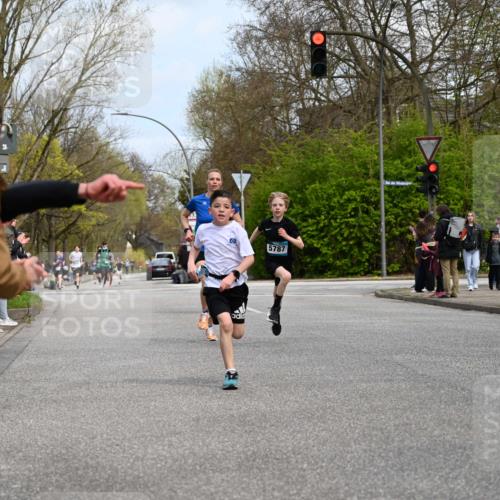 12.04.2026 - 45. Internationalen Wilhelmsburger Insellauf J. Mangold http://msf.ph/oto/9508621 12.04.2026 12:53:57 Ziel 5143, 5754, 4592, 4455, 4037, 5784, 5785, 4658, 5787, 3254, 5788, 3000, 4823, 3000, 4823, 5743, 4924, 5630, 5858, 5630, 5858, 3661, 2852, 2085, 5016 meine-sportfotos.de