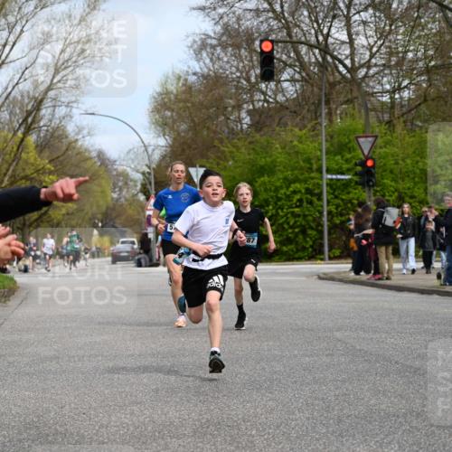 12.04.2026 - 45. Internationalen Wilhelmsburger Insellauf J. Mangold http://msf.ph/oto/9508624 12.04.2026 12:53:57 Ziel 5143, 5754, 4592, 4455, 4037, 5784, 5785, 4658, 5787, 3254, 5788, 3000, 4823, 3000, 4823, 5743, 4924, 5630, 5858, 5630, 5858, 3661, 2852, 2085, 5016 meine-sportfotos.de
