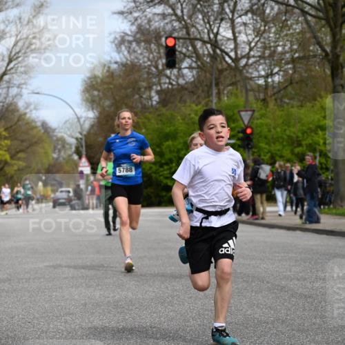 12.04.2026 - 45. Internationalen Wilhelmsburger Insellauf J. Mangold http://msf.ph/oto/9508629 12.04.2026 12:53:58 Ziel 5754, 4592, 4455, 4037, 5784, 5785, 4658, 5787, 3254, 5788, 3000, 4823, 5743, 4924, 5630, 5858, 3661, 2852, 3661, 2852, 2085, 5016 meine-sportfotos.de