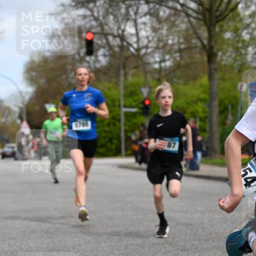 12.04.2026 - 45. Internationalen Wilhelmsburger Insellauf J. Mangold http://msf.ph/oto/9508636 12.04.2026 12:53:58 Ziel 5754, 4592, 4455, 4037, 5784, 5785, 4658, 5787, 3254, 5788, 3000, 4823, 5743, 4924, 5630, 5858, 3661, 2852, 3661, 2852, 2085, 5016 meine-sportfotos.de