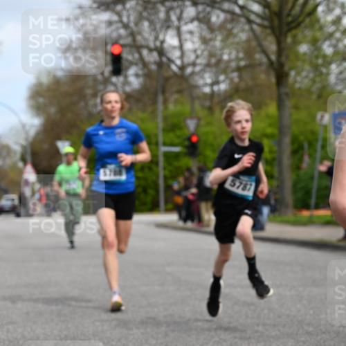 12.04.2026 - 45. Internationalen Wilhelmsburger Insellauf J. Mangold http://msf.ph/oto/9508637 12.04.2026 12:53:58 Ziel 5754, 4592, 4455, 4037, 5784, 5785, 4658, 5787, 3254, 5788, 3000, 4823, 5743, 4924, 5630, 5858, 3661, 2852, 3661, 2852, 2085, 5016 meine-sportfotos.de