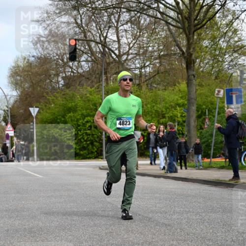 12.04.2026 - 45. Internationalen Wilhelmsburger Insellauf J. Mangold http://msf.ph/oto/9508645 12.04.2026 12:54:01 Ziel 4455, 4037, 5784, 5785, 4658, 5787, 3254, 5788, 3000, 4823, 5743, 5743, 4924, 5630, 5858, 3661, 2852, 2085, 5016 meine-sportfotos.de