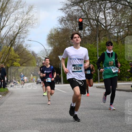 12.04.2026 - 45. Internationalen Wilhelmsburger Insellauf J. Mangold http://msf.ph/oto/9508672 12.04.2026 12:54:10 Ziel 5787, 3254, 5788, 3000, 4823, 5743, 4924, 5630, 5858, 3661, 2852, 3661, 2852, 2085, 5016, 3157, 5283, 3163, 4472 meine-sportfotos.de