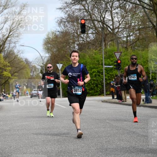 12.04.2026 - 45. Internationalen Wilhelmsburger Insellauf J. Mangold http://msf.ph/oto/9508678 12.04.2026 12:54:11 Ziel 5787, 3254, 5788, 3000, 4823, 5743, 4924, 5630, 5858, 3661, 2852, 2085, 2085, 5016, 3157, 5283, 3163, 4472, 5478 meine-sportfotos.de