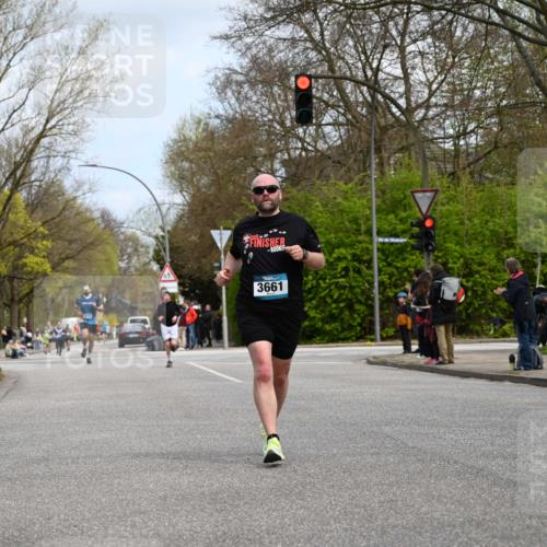 12.04.2026 - 45. Internationalen Wilhelmsburger Insellauf J. Mangold http://msf.ph/oto/9508687 12.04.2026 12:54:13 Ziel 3254, 5788, 3000, 4823, 5743, 4924, 5630, 5858, 3661, 2852, 2085, 5016, 3157, 5283, 3163, 4472, 5478 meine-sportfotos.de