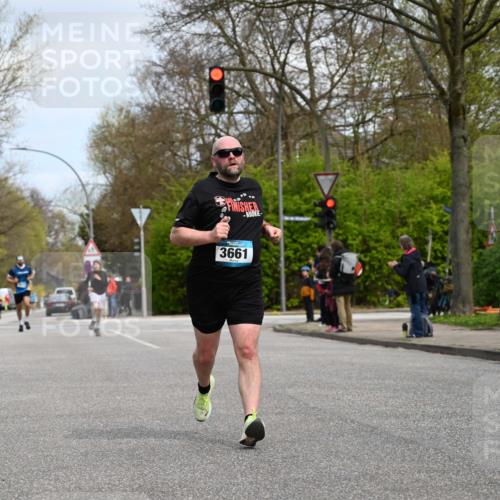 12.04.2026 - 45. Internationalen Wilhelmsburger Insellauf J. Mangold http://msf.ph/oto/9508692 12.04.2026 12:54:13 Ziel 3254, 5788, 3000, 4823, 5743, 4924, 5630, 5858, 3661, 2852, 2085, 5016, 3157, 5283, 3163, 4472, 5478 meine-sportfotos.de