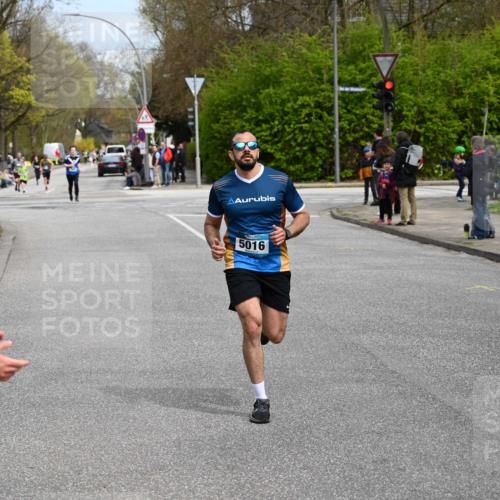 12.04.2026 - 45. Internationalen Wilhelmsburger Insellauf J. Mangold http://msf.ph/oto/9508696 12.04.2026 12:54:21 Ziel 3000, 4823, 5743, 4924, 5630, 5858, 3661, 2852, 2085, 5016, 3157, 5283, 3163, 4472, 5478, 5513, 5296 meine-sportfotos.de
