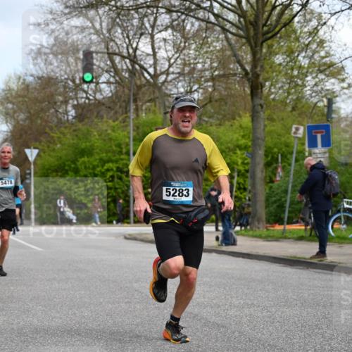 12.04.2026 - 45. Internationalen Wilhelmsburger Insellauf J. Mangold http://msf.ph/oto/9508714 12.04.2026 12:54:36 Ziel 2085, 5016, 3157, 5283, 3163, 4472, 5478, 5513, 5296, 4570, 3302, 2235, 3899, 3899, 3300, 5213, 3411, 4041, 5086, 5087, 4079, 4678 meine-sportfotos.de