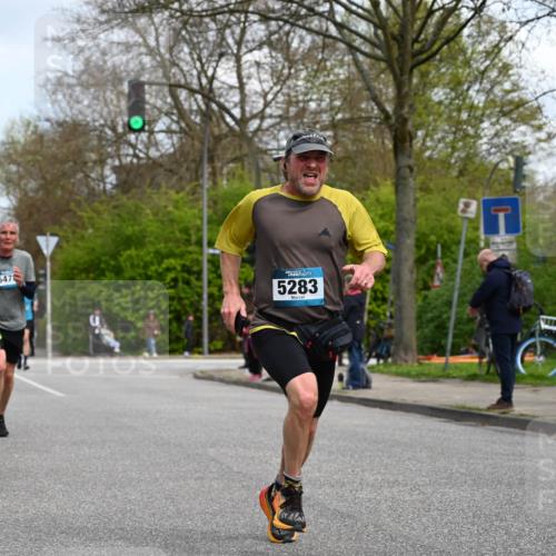 12.04.2026 - 45. Internationalen Wilhelmsburger Insellauf J. Mangold http://msf.ph/oto/9508715 12.04.2026 12:54:36 Ziel 2085, 5016, 3157, 5283, 3163, 4472, 5478, 5513, 5296, 4570, 3302, 2235, 3899, 3899, 3300, 5213, 3411, 4041, 5086, 5087, 4079, 4678 meine-sportfotos.de