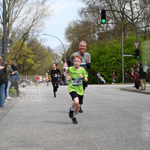 12.04.2026 - 45. Internationalen Wilhelmsburger Insellauf J. Mangold http://msf.ph/oto/9508717 12.04.2026 12:54:37 Ziel 5016, 3157, 5283, 3163, 4472, 5478, 5513, 5296, 4570, 3302, 2235, 3899, 3300, 5213, 3300, 5213, 3411, 4041, 5086, 5087, 4079, 4678, 3177 meine-sportfotos.de