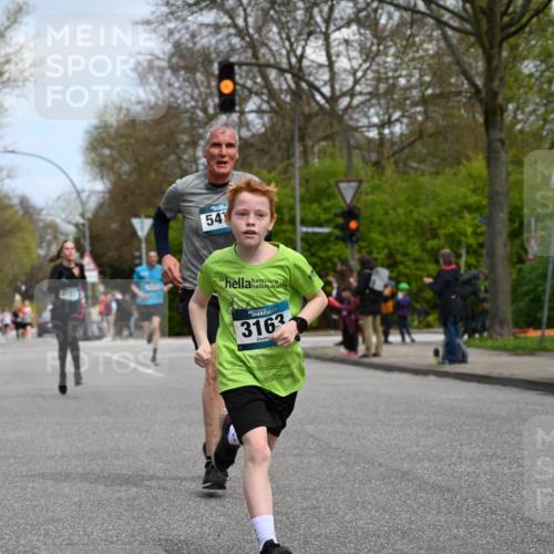 12.04.2026 - 45. Internationalen Wilhelmsburger Insellauf J. Mangold http://msf.ph/oto/9508727 12.04.2026 12:54:38 Ziel 5016, 3157, 5283, 3163, 4472, 5478, 5513, 5296, 4570, 3302, 2235, 3899, 3300, 5213, 3411, 4041, 5086, 5087, 4079, 4678, 3177 meine-sportfotos.de