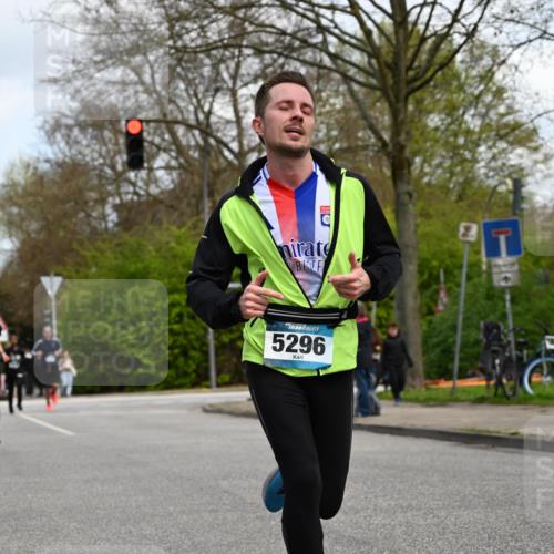 12.04.2026 - 45. Internationalen Wilhelmsburger Insellauf J. Mangold http://msf.ph/oto/9508757 12.04.2026 12:54:59 Ziel 3163, 4472, 5478, 5513, 5296, 4570, 3302, 2235, 3899, 3300, 5213, 3411, 4041, 5086, 5087, 4079, 4678, 4079, 4678, 3177, 5119, 2737, 2737, 2820 meine-sportfotos.de