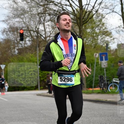 12.04.2026 - 45. Internationalen Wilhelmsburger Insellauf J. Mangold http://msf.ph/oto/9508758 12.04.2026 12:54:59 Ziel 3163, 4472, 5478, 5513, 5296, 4570, 3302, 2235, 3899, 3300, 5213, 3411, 4041, 5086, 5087, 4079, 4678, 4079, 4678, 3177, 5119, 2737, 2737, 2820 meine-sportfotos.de