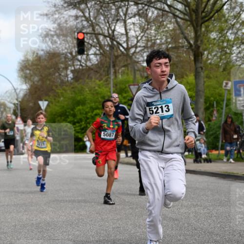 12.04.2026 - 45. Internationalen Wilhelmsburger Insellauf J. Mangold http://msf.ph/oto/9508787 12.04.2026 12:55:05 Ziel 5513, 5296, 4570, 3302, 2235, 3899, 3300, 5213, 3411, 4041, 5086, 5087, 4079, 4678, 3177, 5119, 2737, 2820, 5109, 5361, 4811, 4728 meine-sportfotos.de