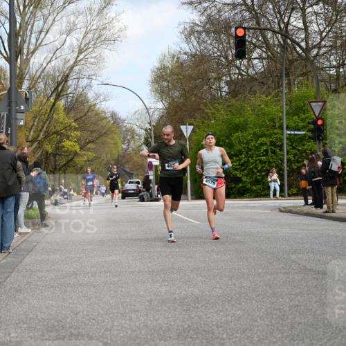 12.04.2026 - 45. Internationalen Wilhelmsburger Insellauf J. Mangold http://msf.ph/oto/9508803 12.04.2026 12:55:06 Ziel 5513, 5296, 4570, 3302, 2235, 3899, 3300, 5213, 3411, 4041, 5086, 5087, 4079, 4678, 3177, 5119, 2737, 2820, 5109, 5361, 4811, 4728 meine-sportfotos.de