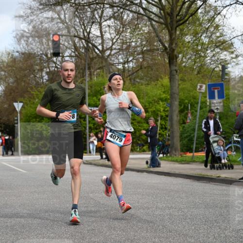 12.04.2026 - 45. Internationalen Wilhelmsburger Insellauf J. Mangold http://msf.ph/oto/9508825 12.04.2026 12:55:08 Ziel 5296, 4570, 3302, 2235, 3899, 3300, 5213, 3411, 4041, 5086, 5087, 4079, 4678, 3177, 5119, 2737, 2820, 5109, 5361, 4811, 4728, 3315, 5463 meine-sportfotos.de