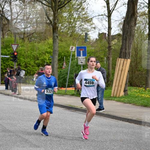 12.04.2026 - 45. Internationalen Wilhelmsburger Insellauf J. Mangold http://msf.ph/oto/9508902 12.04.2026 12:55:42 Ziel 5109, 5361, 4811, 4728, 3315, 5463, 4459, 5817, 5321, 4311, 2017, 2074, 5780, 2017, 2074, 5780, 5857, 2937, 5113, 5118, 3404, 2344, 5114, 5255, 5255, 4269, 3627, 5133, 5680, 4545, 5101 meine-sportfotos.de