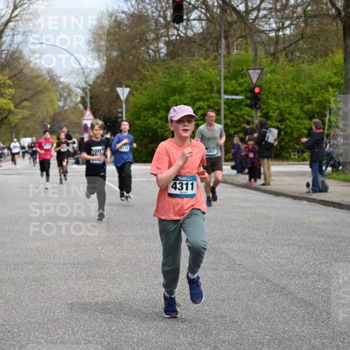 12.04.2026 - 45. Internationalen Wilhelmsburger Insellauf J. Mangold http://msf.ph/oto/9508931 12.04.2026 12:55:48 Ziel 5109, 5361, 4811, 4728, 3315, 5463, 4459, 5817, 5321, 4311, 2017, 2074, 5780, 5857, 2937, 5113, 5118, 3404, 2344, 5114, 5255, 4269, 3627, 5133, 5133, 5680, 4545, 5101, 4261, 4933 meine-sportfotos.de