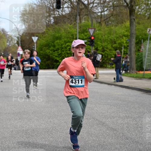 12.04.2026 - 45. Internationalen Wilhelmsburger Insellauf J. Mangold http://msf.ph/oto/9508935 12.04.2026 12:55:49 Ziel 5109, 5361, 4811, 4728, 3315, 5463, 4459, 5817, 5321, 4311, 2017, 2074, 5780, 5857, 2937, 5113, 5118, 5118, 3404, 2344, 5114, 5255, 4269, 3627, 5133, 5680, 5680, 4545, 5101, 4261, 4933 meine-sportfotos.de