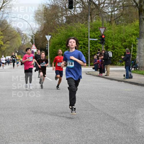 12.04.2026 - 45. Internationalen Wilhelmsburger Insellauf J. Mangold http://msf.ph/oto/9508954 12.04.2026 12:55:52 Ziel 4728, 3315, 5463, 4459, 5817, 5321, 4311, 2017, 2074, 5780, 5857, 2937, 5113, 5118, 3404, 2344, 5114, 2344, 5114, 5255, 4269, 3627, 5133, 5680, 4545, 5101, 4261, 4933, 5131, 5184 meine-sportfotos.de