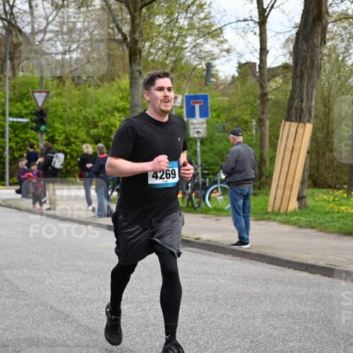 12.04.2026 - 45. Internationalen Wilhelmsburger Insellauf J. Mangold http://msf.ph/oto/9508980 12.04.2026 12:55:58 Ziel 4459, 5817, 5321, 4311, 2017, 2074, 5780, 5857, 2937, 5113, 5118, 3404, 2344, 5114, 5255, 4269, 3627, 5133, 5680, 4545, 5101, 4261, 4933, 5131, 5184, 5446, 4859, 5729, 5134, 3620 meine-sportfotos.de